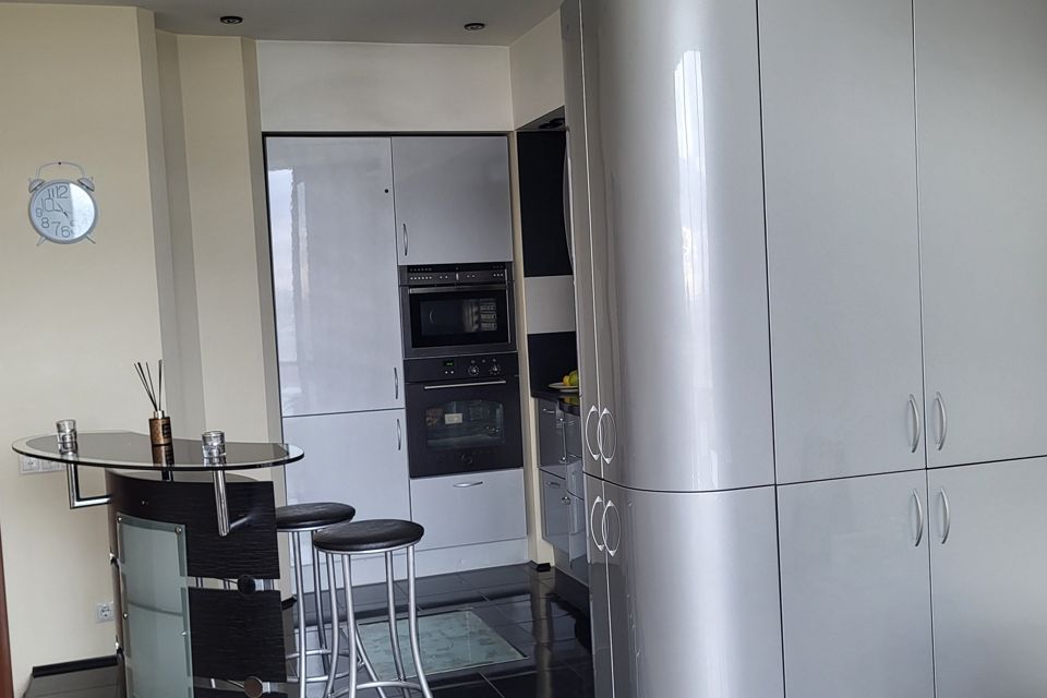 Продаётся 1-комнатная квартира, 68.5 м²