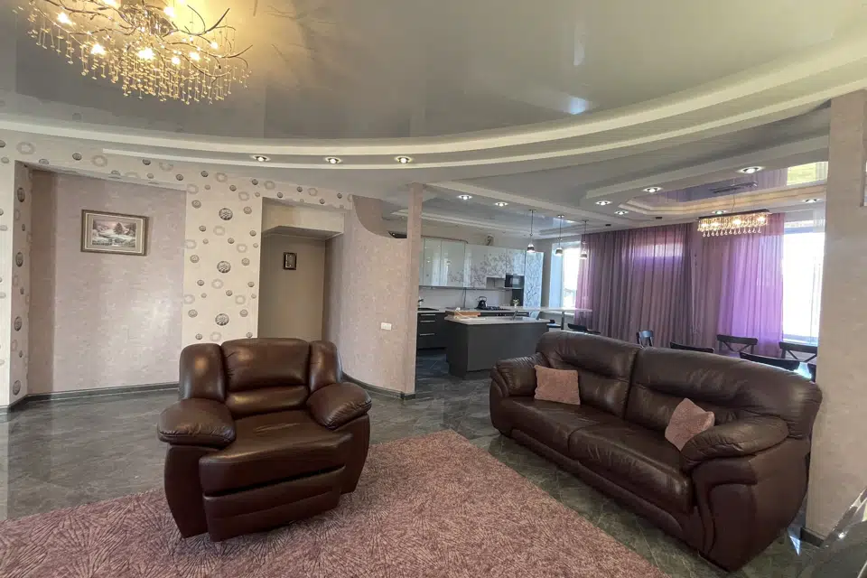 Продаётся 3-этажный дом, 357 м²