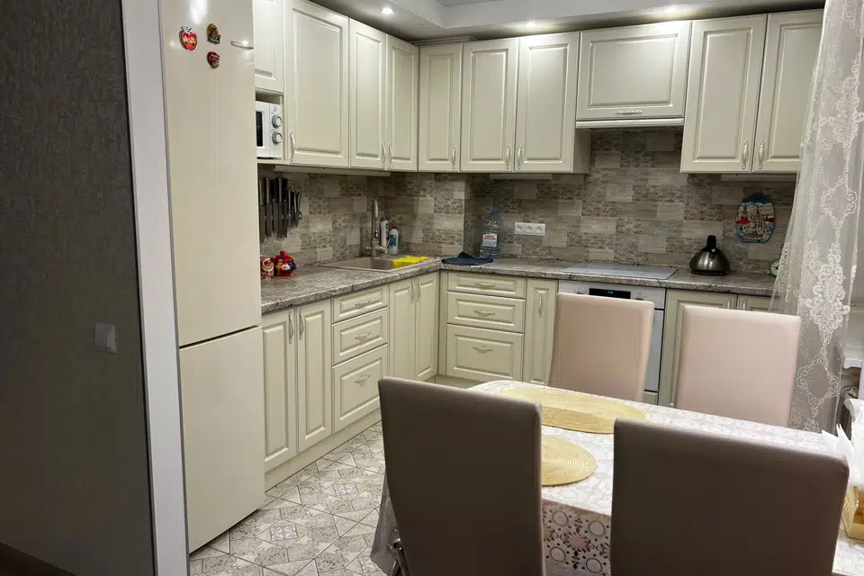 Продаётся 3-комнатная квартира, 63.7 м²