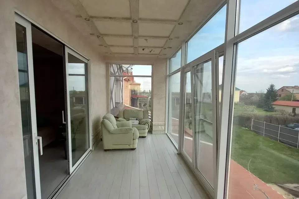 Продаётся 3-этажный дом, 337 м²