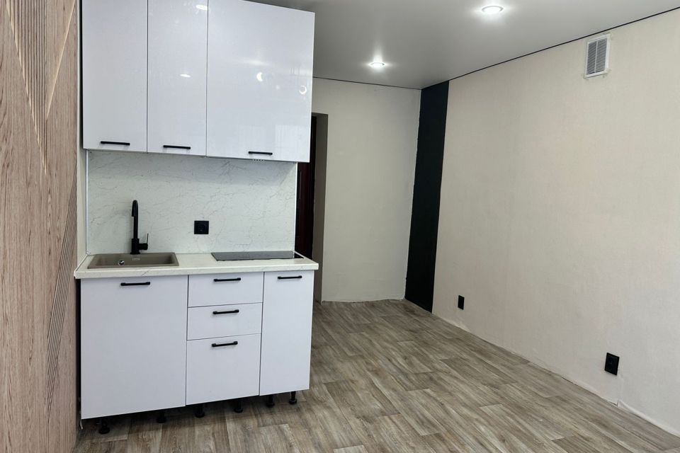 Продаётся комната в 5-комн. квартире, 17 м²