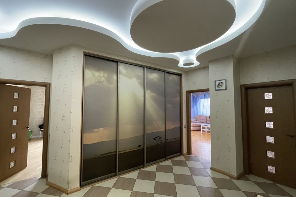 Продаётся 3-комнатная квартира, 121.8 м²