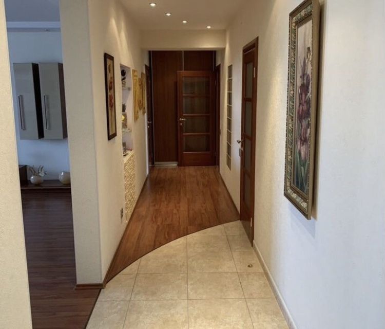 Продаётся 3-комнатная квартира, 157 м²