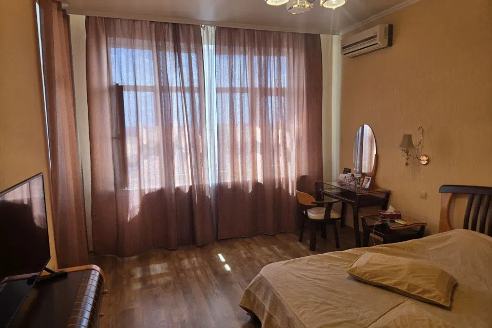 Продаётся 2-комнатная квартира, 90.2 м²