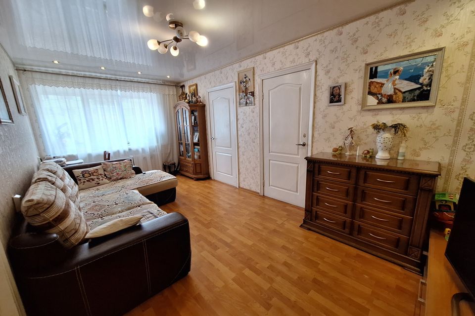 Продаётся 4-комнатная квартира, 61.4 м²