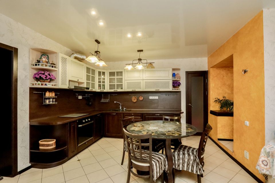 Продаётся 3-комнатная квартира, 114.2 м²