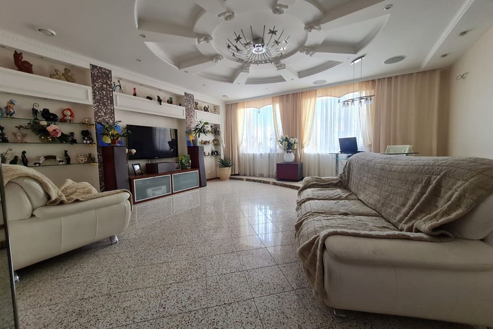 Продаётся 4-комнатная квартира, 138.8 м²