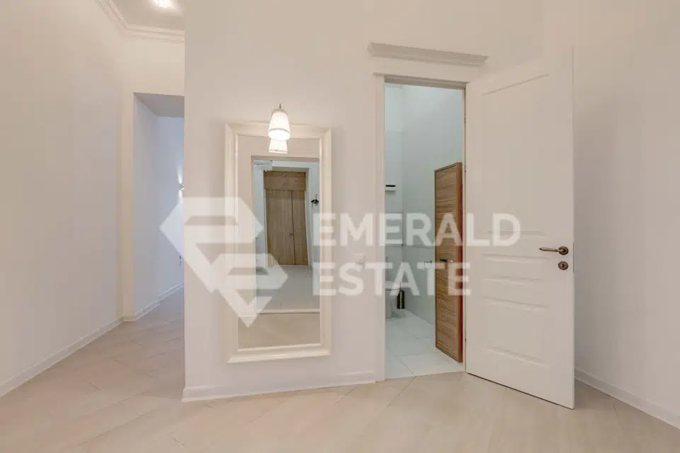 Продаётся 5-комнатная квартира, 300.6 м²