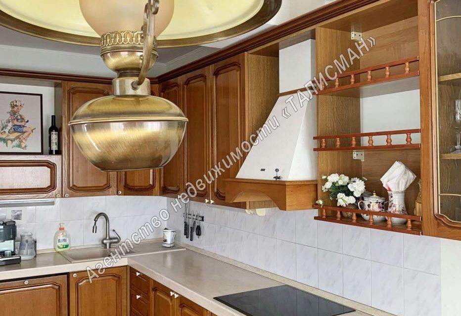 Продаётся 4-комнатная квартира, 139.1 м²