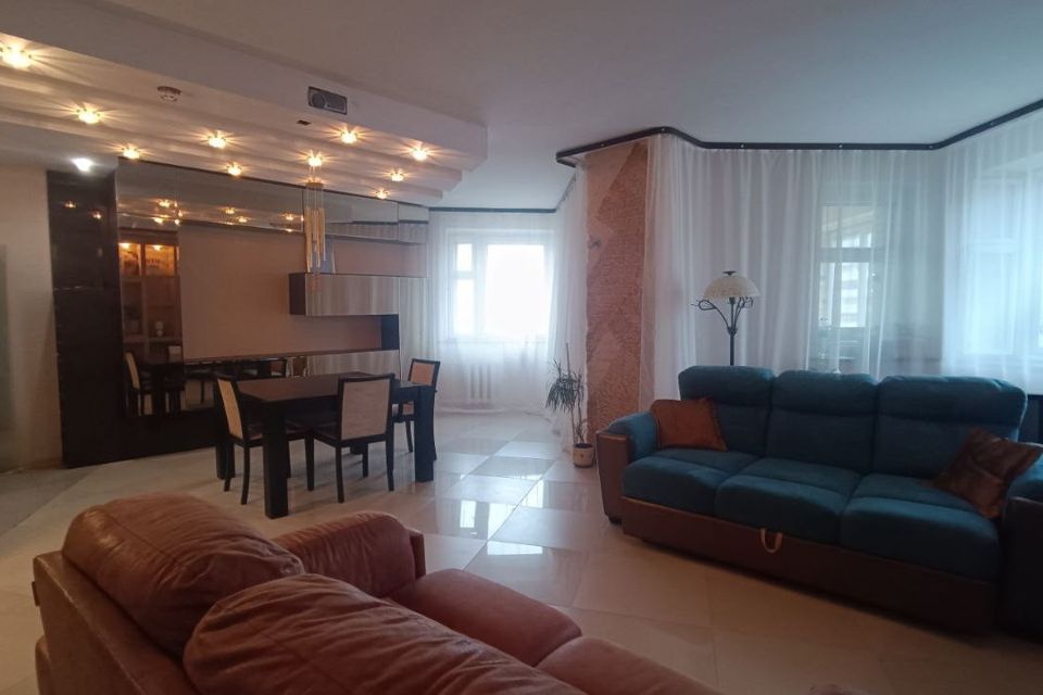 Продаётся 3-комнатная квартира, 128.6 м²