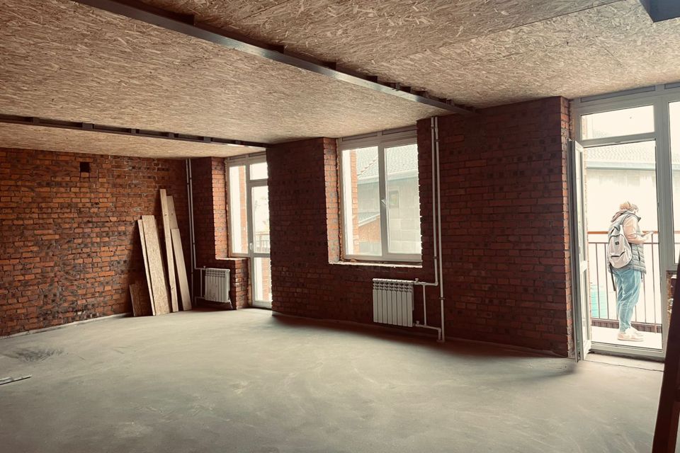Продаётся 4-комнатная квартира, 100 м²