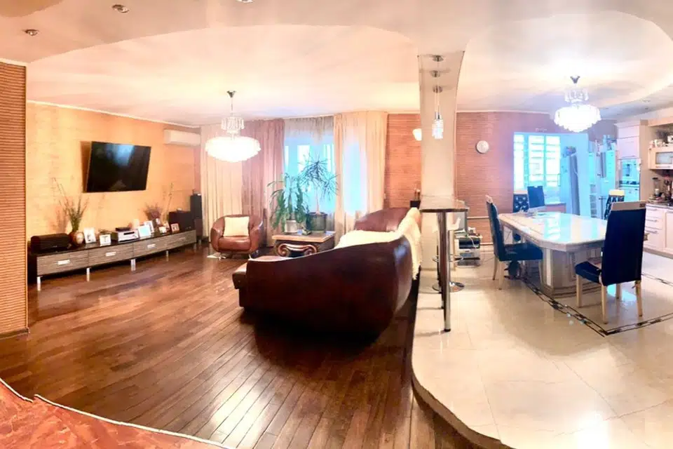 Продаётся 3-комнатная квартира, 162.1 м²