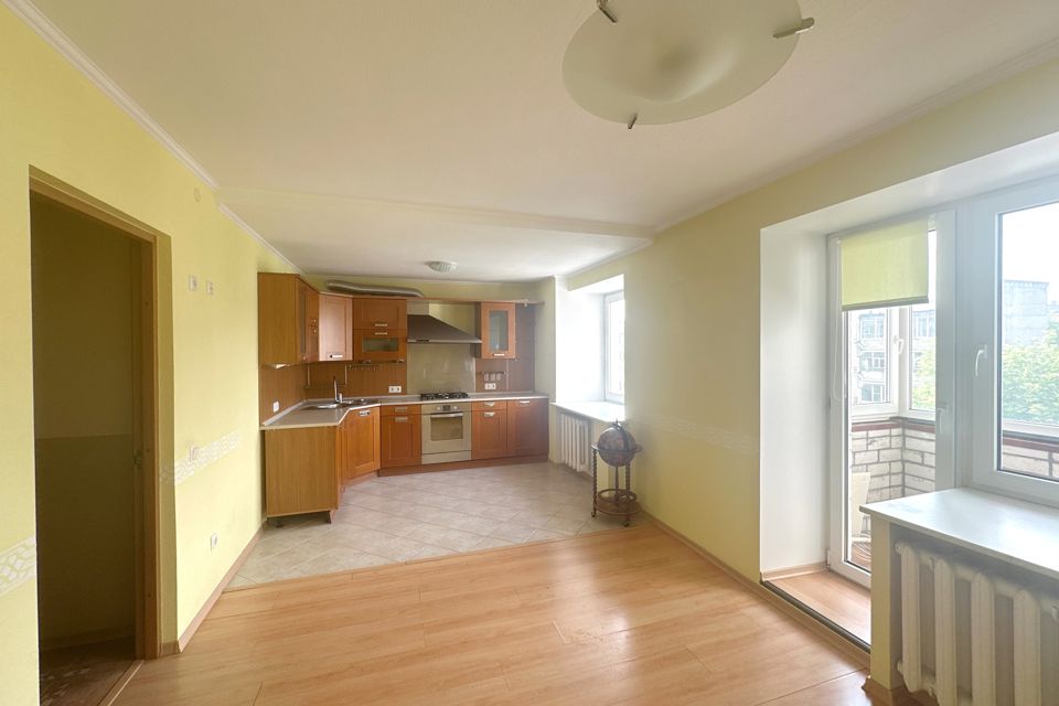 Продаётся 4-комнатная квартира, 150.3 м²