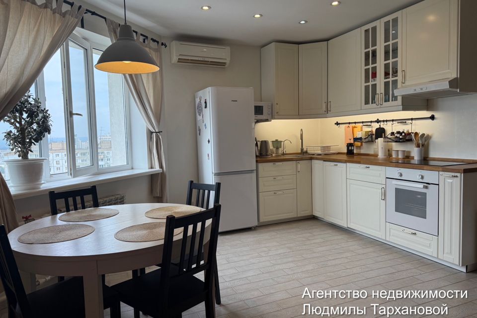 Продаётся 1-комнатная квартира, 52.6 м²