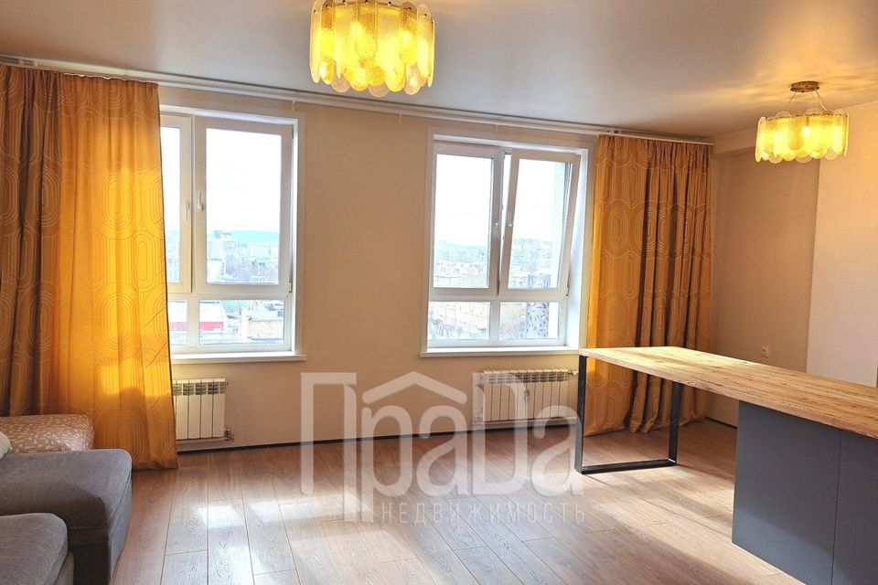 Продаётся 4-комнатная квартира, 90 м²