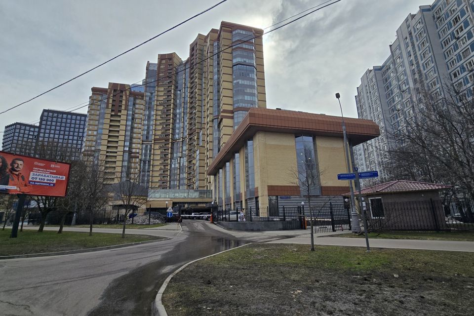 Продаётся студия, 180.3 м²