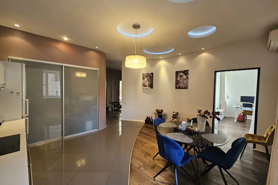 Продаётся 2-комнатная квартира, 90 м²