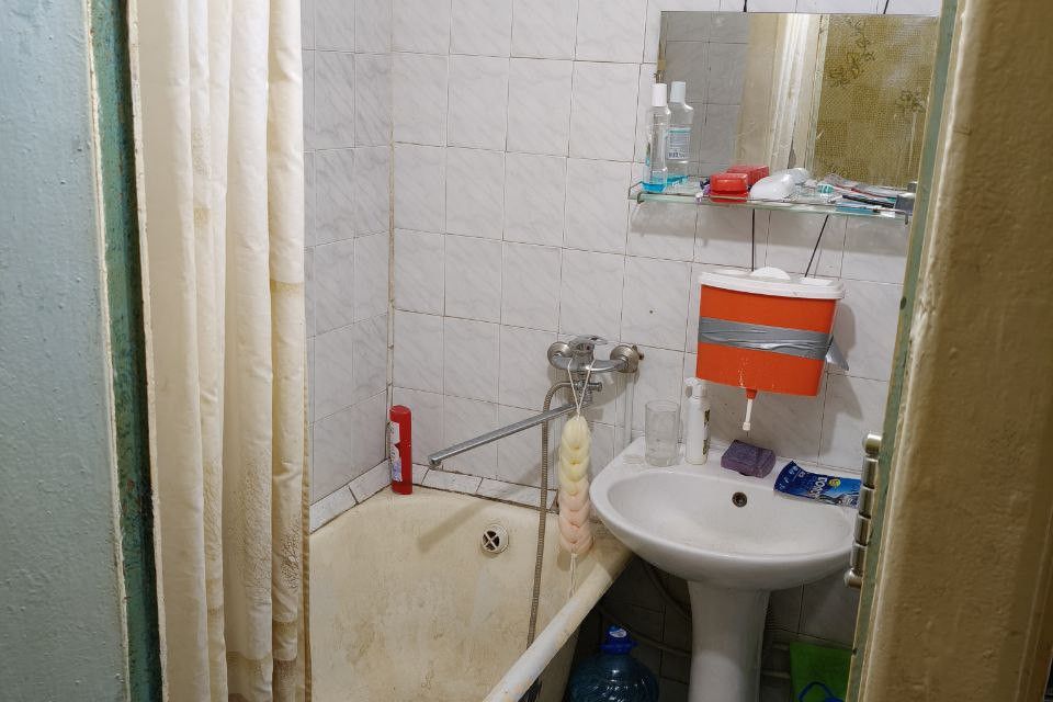 Продаётся 4-комнатная квартира, 66.4 м²