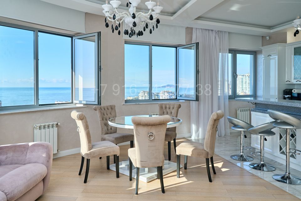 Продаётся 3-комнатная квартира, 140 м²