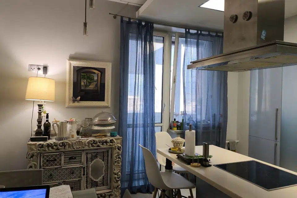 Продаётся 4-комнатная квартира, 146 м²