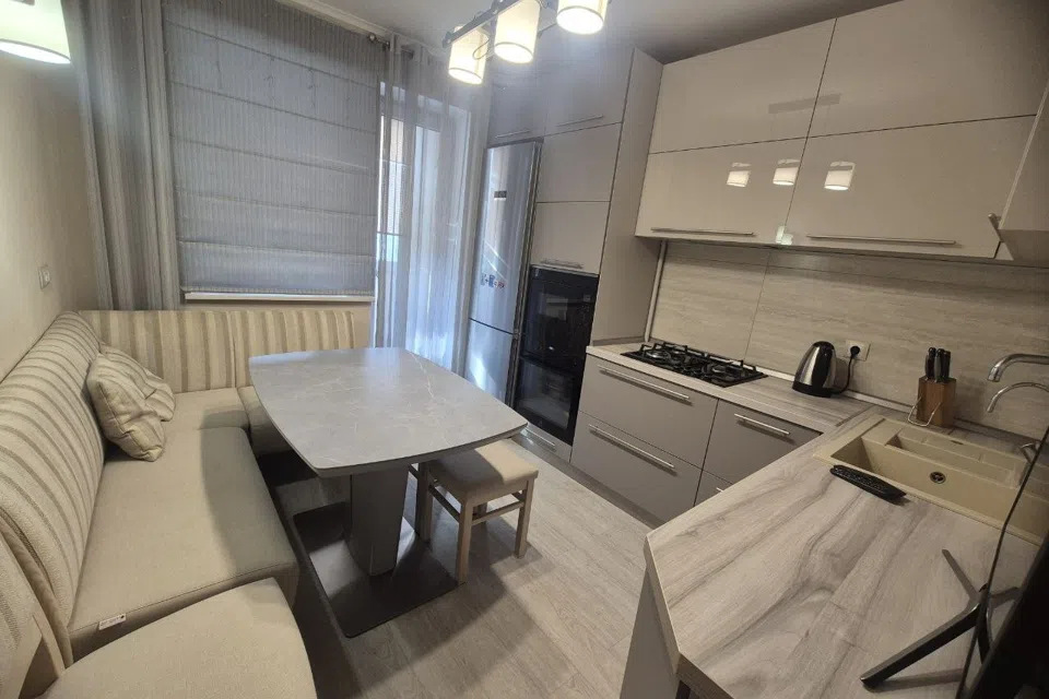 Продаётся 4-комнатная квартира, 79.6 м²