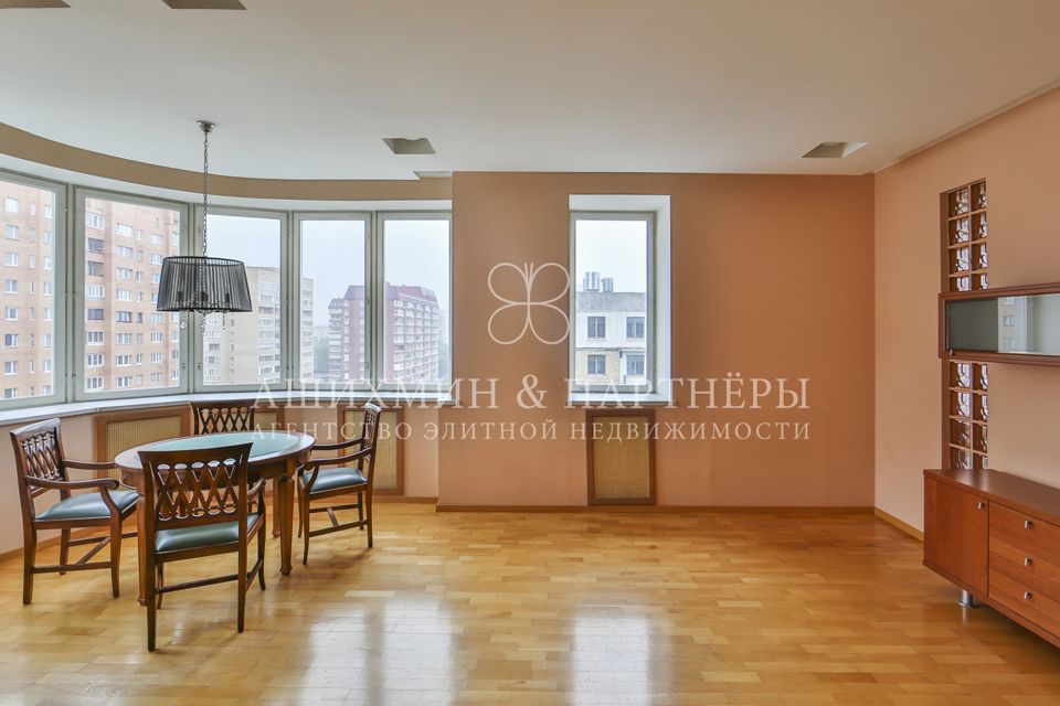 Продаётся 3-комнатная квартира, 142.9 м²