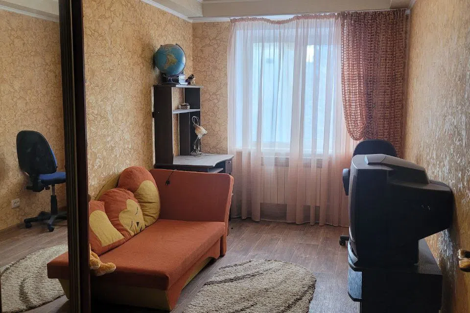 Продаётся 4-комнатная квартира, 69.7 м²