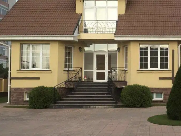 Продаётся 3-этажный дом, 460 м²