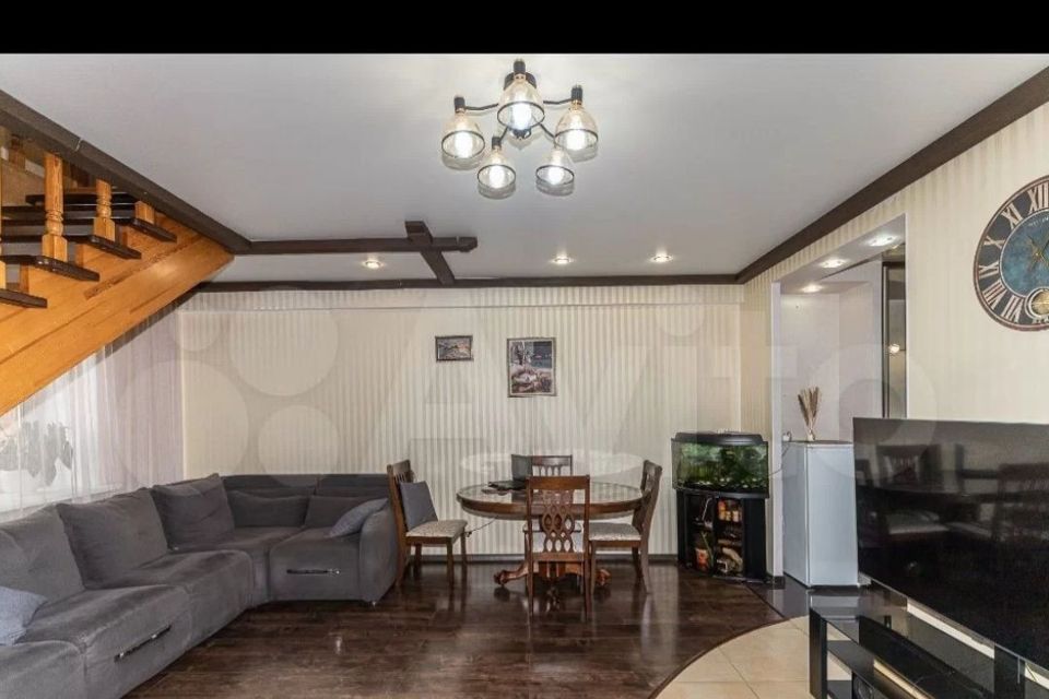 Продаётся 3-комнатная квартира, 105.4 м²