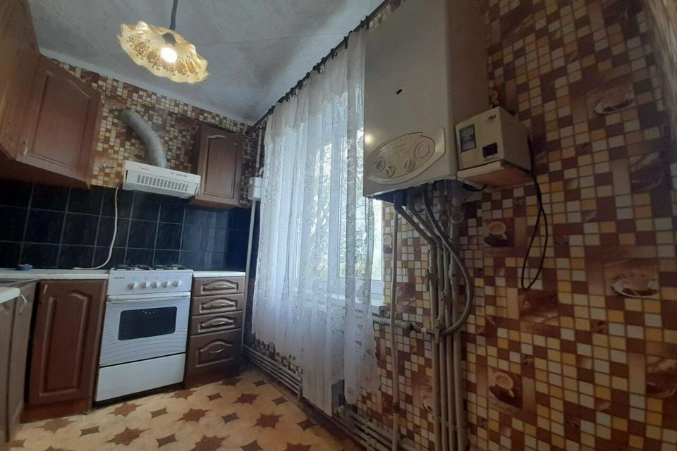 Продаётся 4-комнатная квартира, 57.4 м²