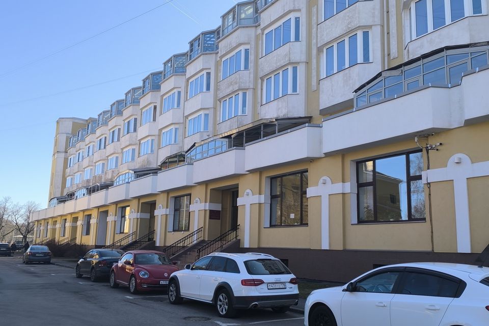 Продаётся 3-комнатная квартира, 120 м²
