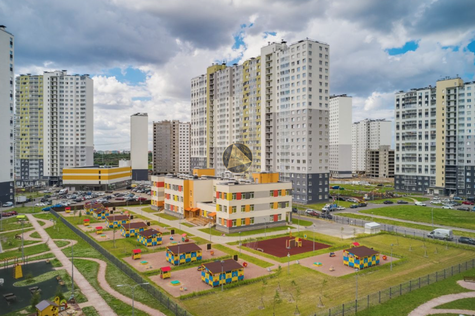 Жк цветной город васнецовский просп 20 фото. Санкт-Петербург Васнецовский проспект 20 ЖК цветной город. Пейзажная улица Санкт-Петербург новостройка. ЖК цветной город Васнецовский просп., 20, Санкт-Петербург фото. Чарушинская 22 к 1.