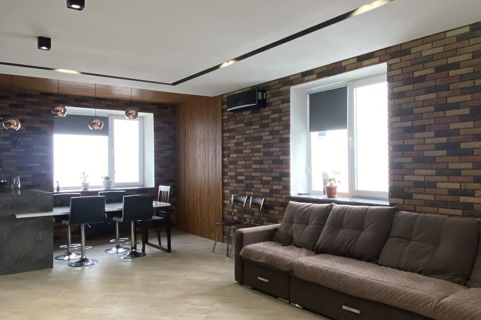 Продаётся 2-комнатная квартира, 107.3 м²