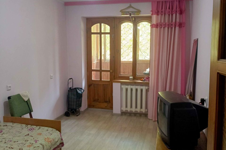 Продаётся 3-комнатная квартира, 45.5 м²