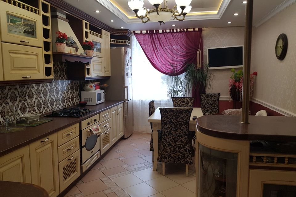 Продаётся 3-комнатная квартира, 97.6 м²