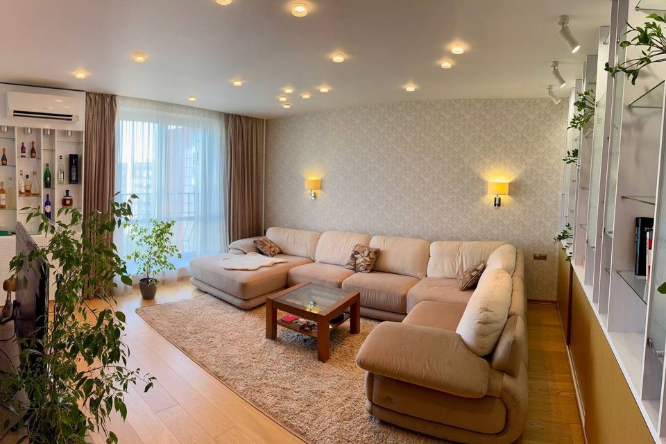 Продаётся 4-комнатная квартира, 110.8 м²