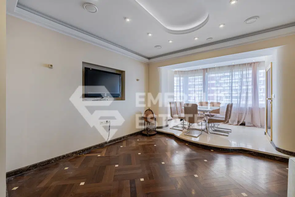 Продаётся 3-комнатная квартира, 166.8 м²