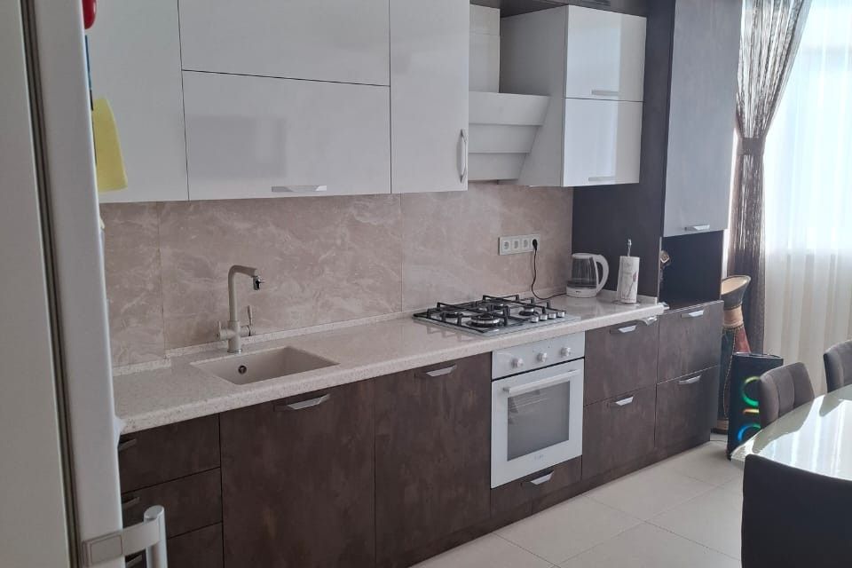 Продаётся 3-комнатная квартира, 105.9 м²