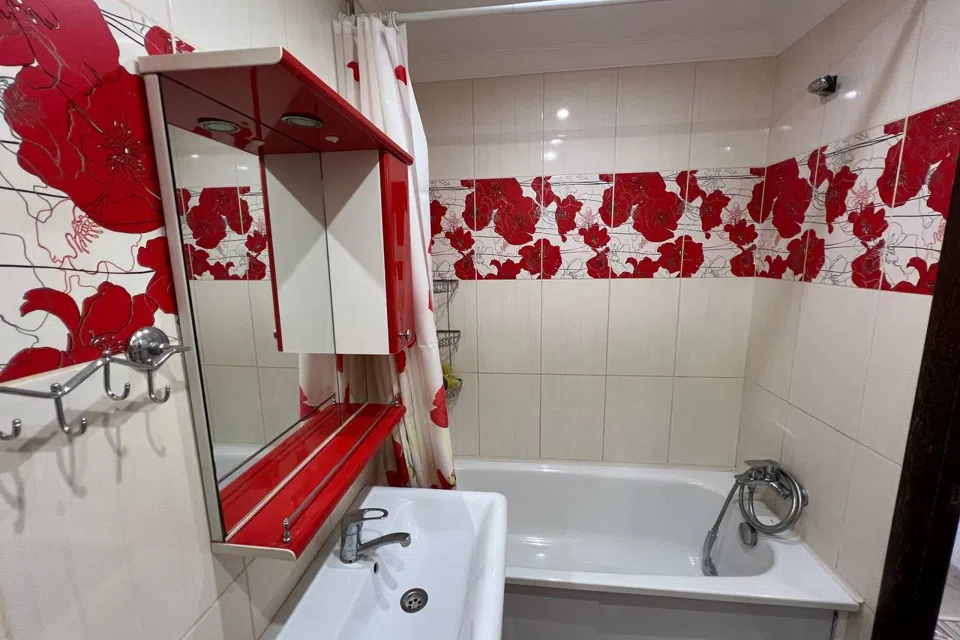 Продаётся 3-комнатная квартира, 49.7 м²