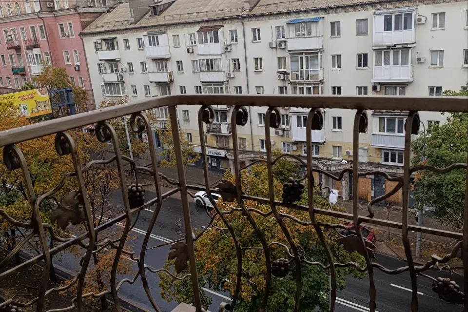Продаётся 4-комнатная квартира, 153 м²