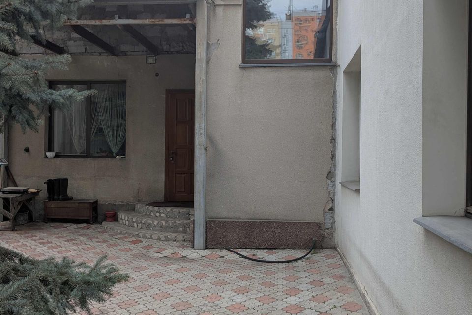 Продаётся 2-этажный дом, 270 м²