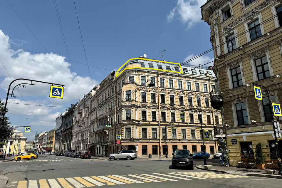 Продаётся 4-комнатная квартира, 177.8 м²