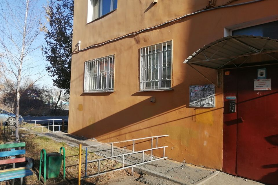 Продаётся 1-комнатная квартира, 64 м²
