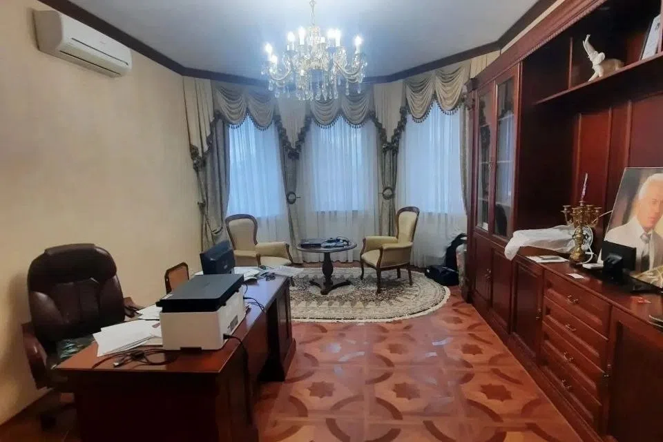 Продаётся 2-этажный дом, 513 м²