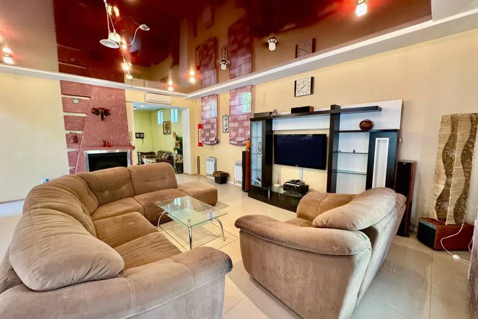 Продаётся 3-этажный дом, 385 м²