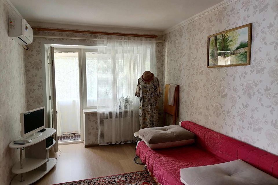 Продаётся 3-комнатная квартира, 40.6 м²