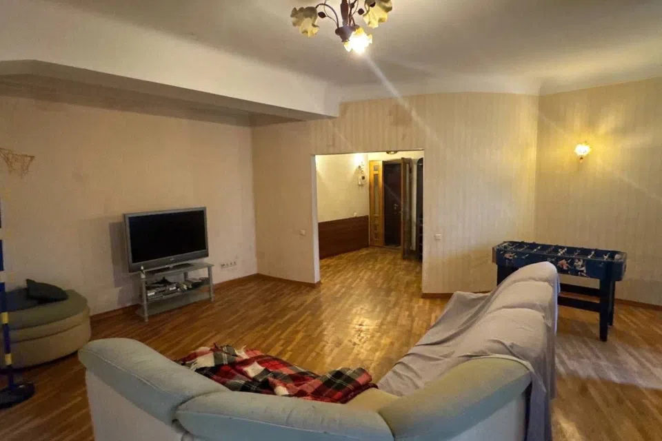 Продаётся 4-комнатная квартира, 92 м²