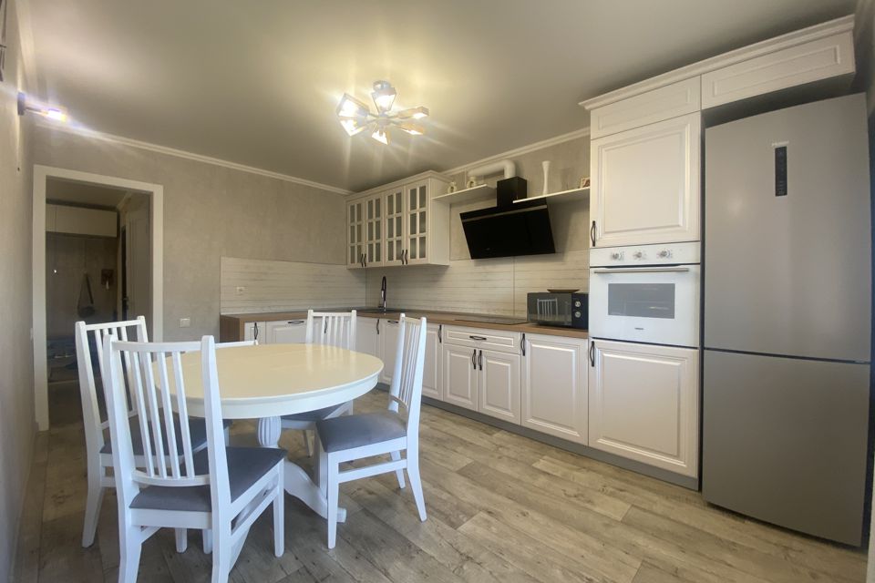 Продаётся 3-комнатная квартира, 105 м²