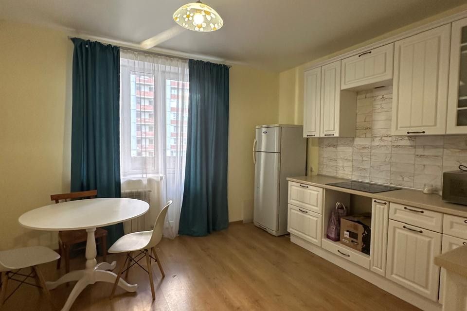 Продаётся 1-комнатная квартира, 43 м²