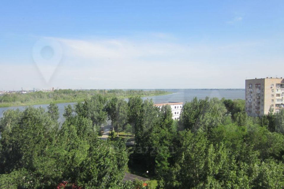 Продаётся 4-комнатная квартира, 180.9 м²
